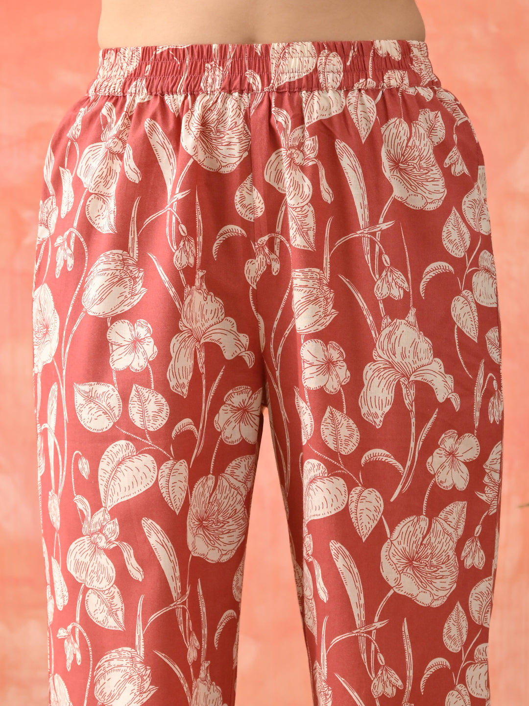 Charming & Comfortable: Women's Pure Cotton Floral Print Kurta & Pant Set with Lace Detail