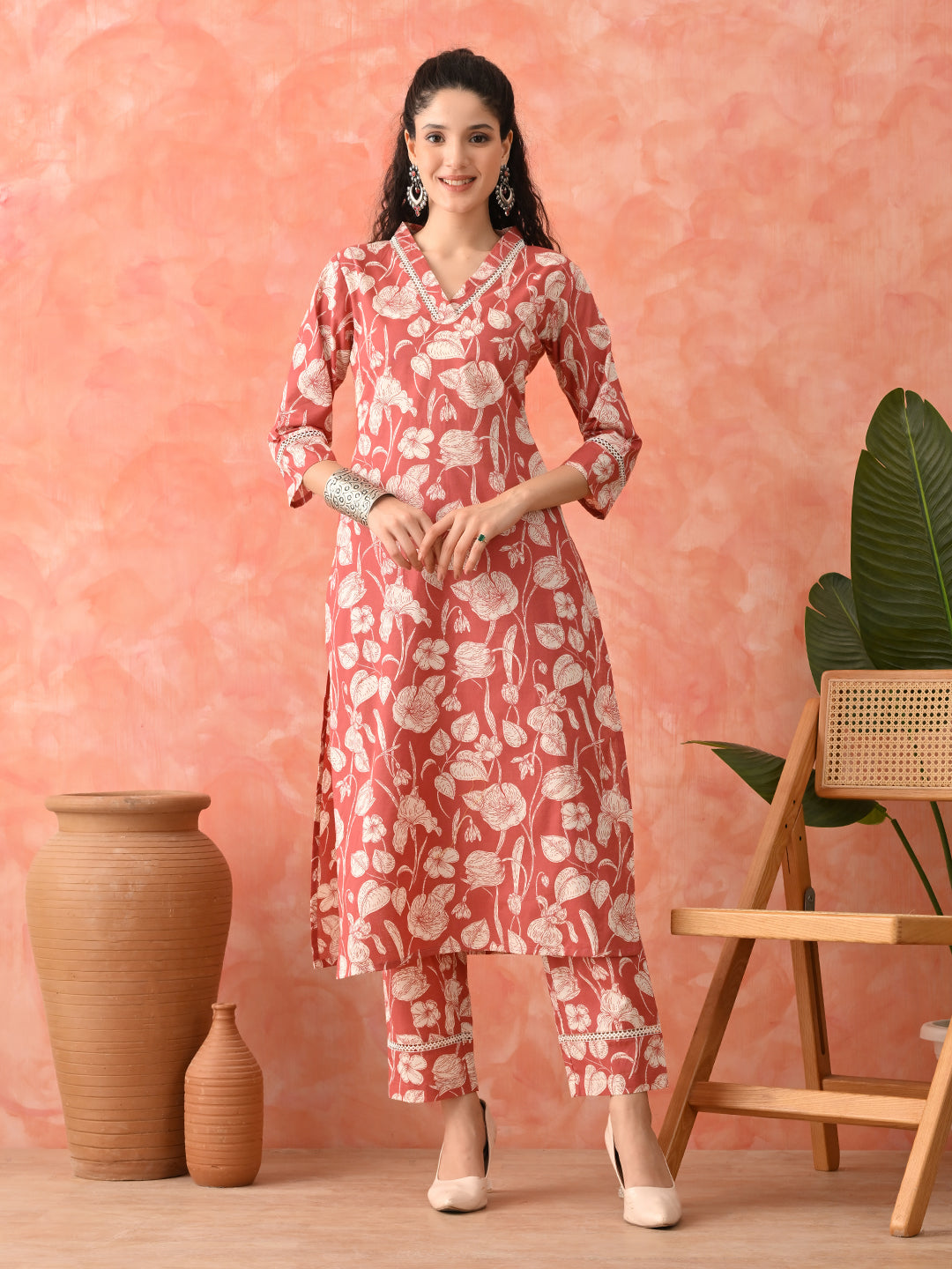 Charming & Comfortable: Women's Pure Cotton Floral Print Kurta & Pant Set with Lace Detail
