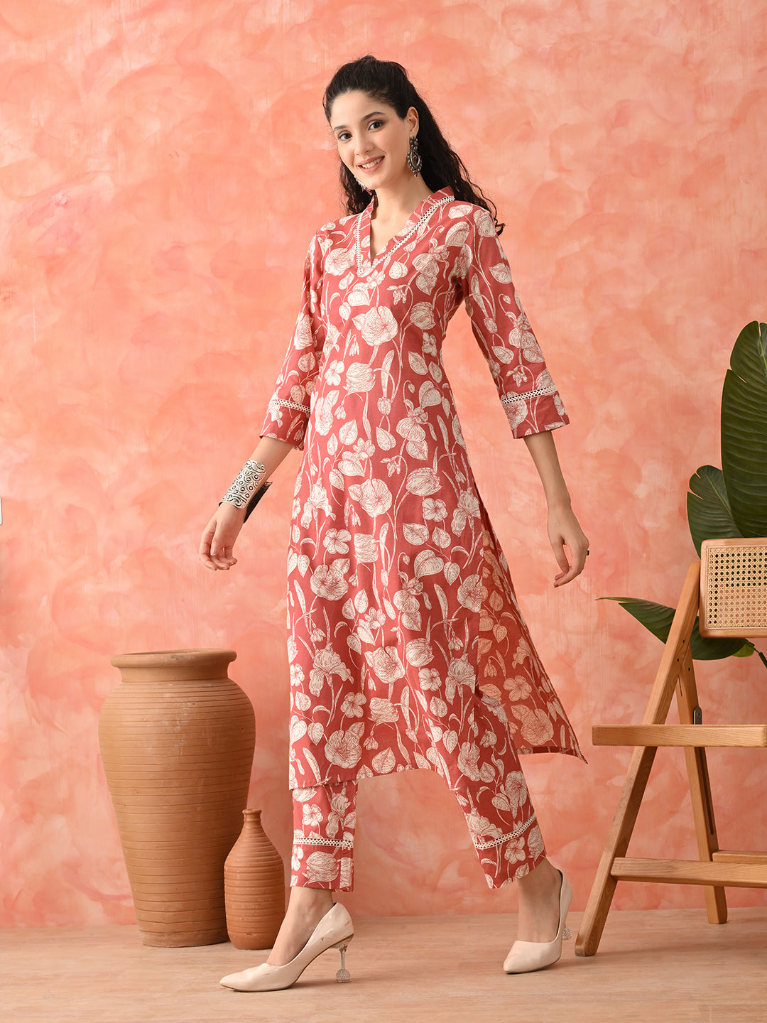 Charming & Comfortable: Women's Pure Cotton Floral Print Kurta & Pant Set with Lace Detail