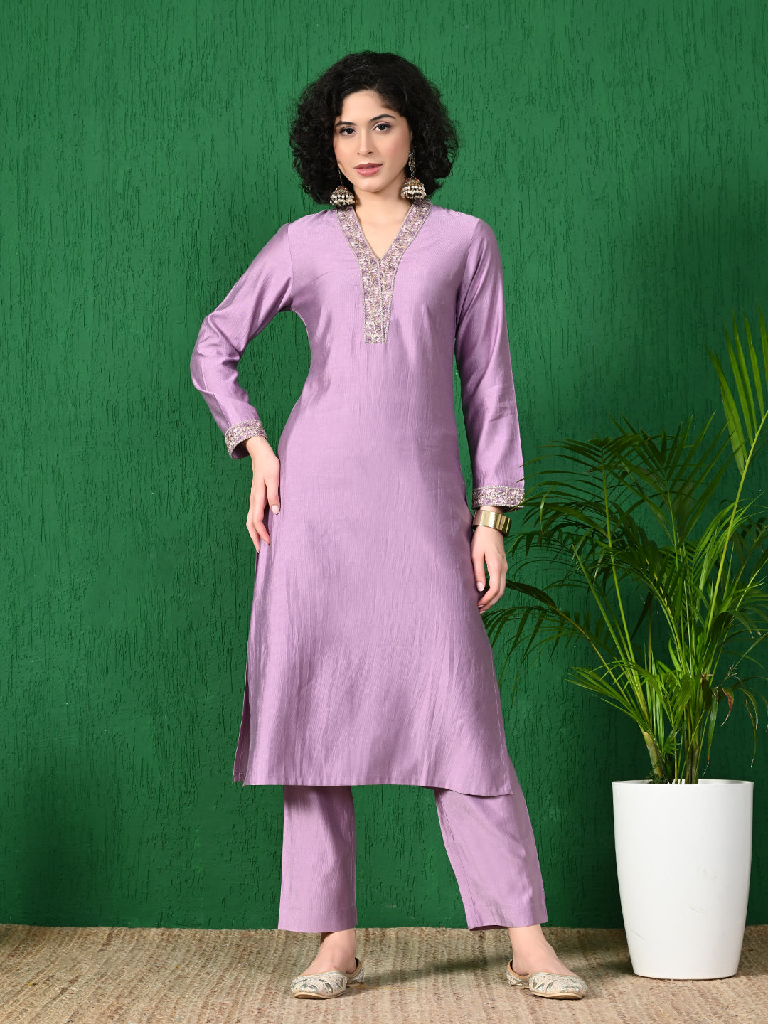 Elegant Lilac Embroidered Cotton Blend Kurta Set for Women - Perfect for Everyday & Festive Wear