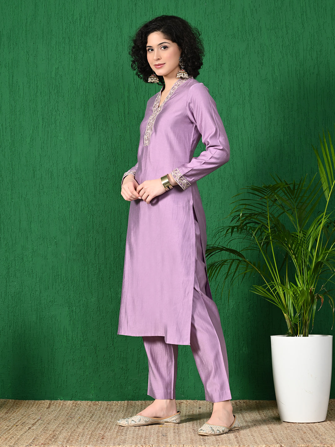 Elegant Lilac Embroidered Cotton Blend Kurta Set for Women - Perfect for Everyday & Festive Wear