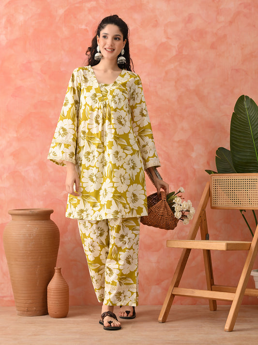 Women Floral Printed Cotton Kurta with Trousers