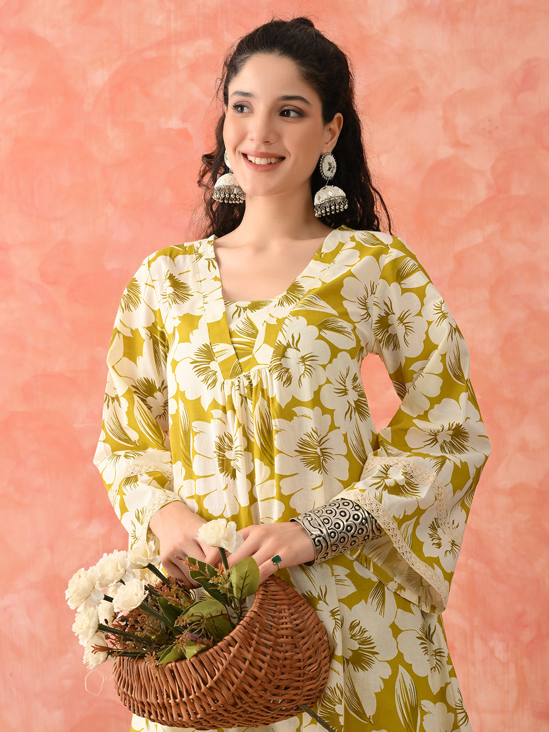 Women Floral Printed Cotton Kurta with Trousers