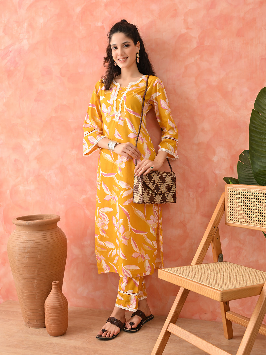 Women Floral Printed Pure Cotton Straight Kurta & Trousers Kurta Sets