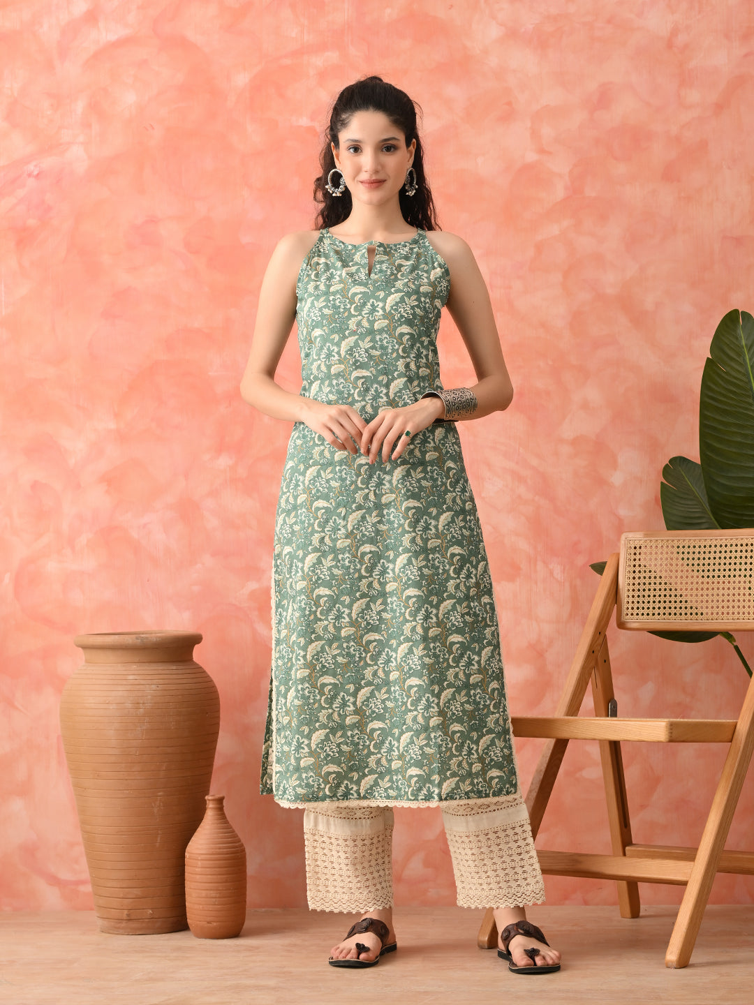 Women Floral Printed Cotton Kurta with Trousers