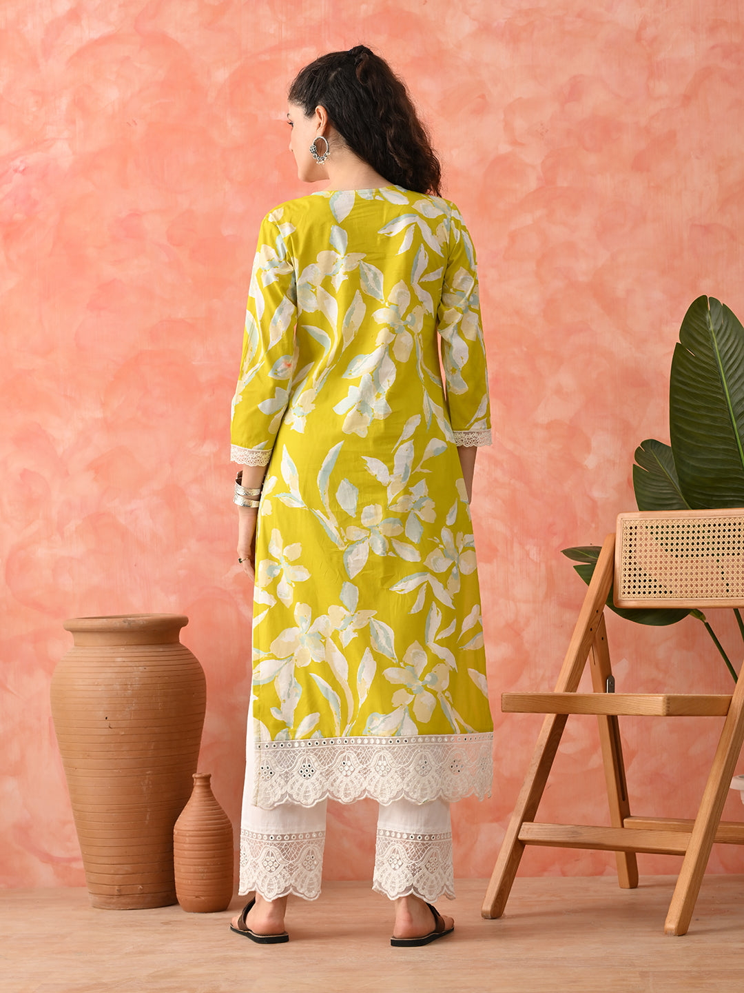 Floral Printed V-Neck Pure Cotton Straight Kurta With Trousers
