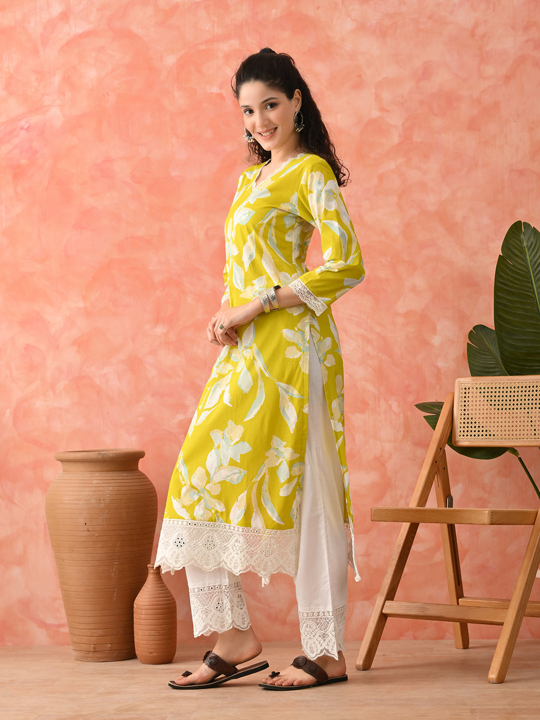 Floral Printed V-Neck Pure Cotton Straight Kurta With Trousers