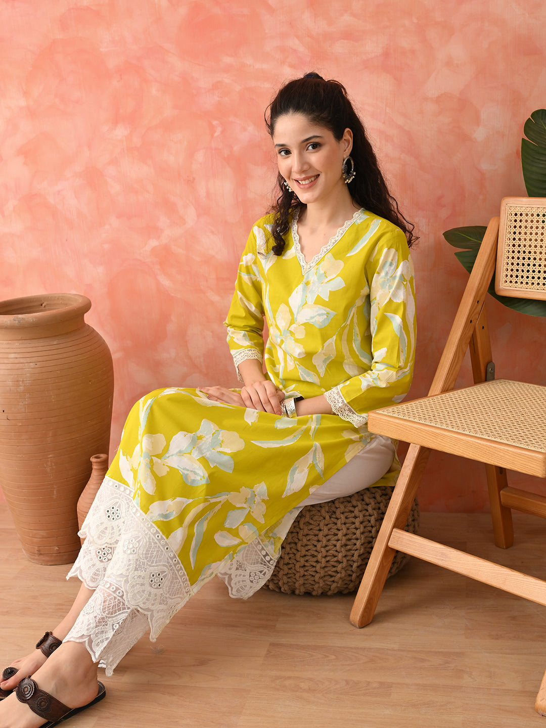 Floral Printed V-Neck Pure Cotton Straight Kurta With Trousers